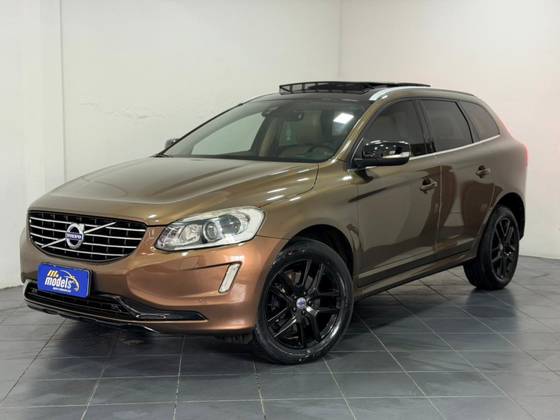 VOLVO XC60 2.0 T5 MOMENTUM GASOLINA 4P AUTOMÁTICO